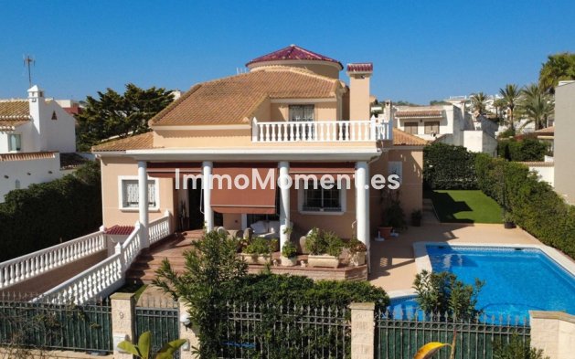 Villa - Wiederverkauf - Torrevieja - Torrevieja Centro