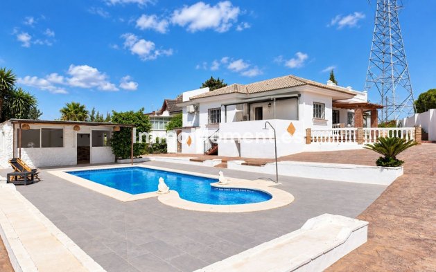 Vrijstaande villa - Bestaande woning - Binnenland  - Alhaurín de la Torre