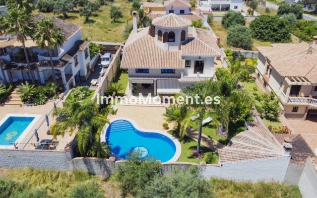Vrijstaande villa - Bestaande woning - Binnenland  - Alhaurín el Grande Centro