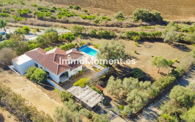 Vrijstaande villa - Bestaande woning - Binnenland  - Almogía