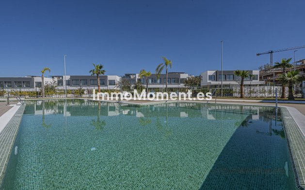 Vrijstaande villa - Bestaande woning - Estepona  - Atalaya