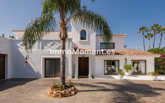 Vrijstaande villa - Bestaande woning - Estepona  - Atalaya