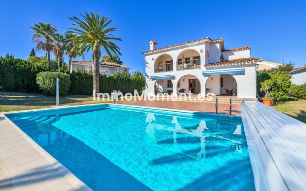 Vrijstaande villa - Bestaande woning - Estepona  - Atalaya