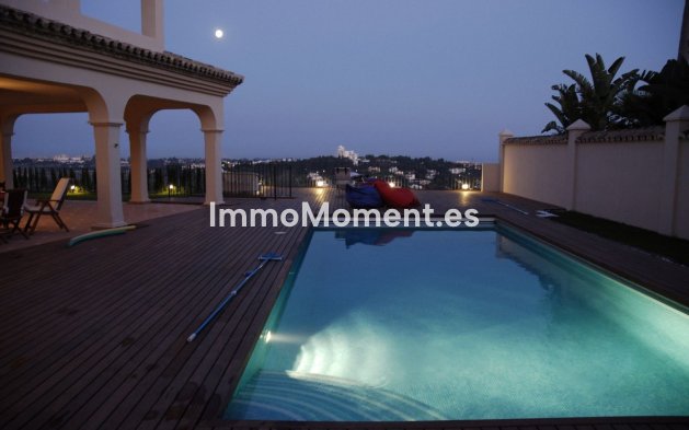 Vrijstaande villa - Bestaande woning - Estepona  - Atalaya