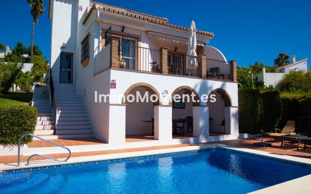 Vrijstaande villa - Bestaande woning - Estepona  - El Padron