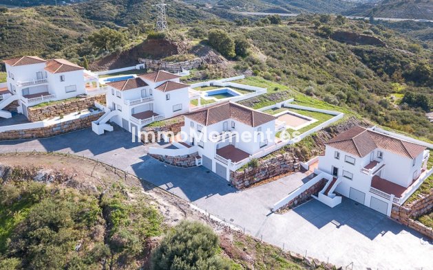 Vrijstaande villa - Bestaande woning - Estepona  - Estepona Centro