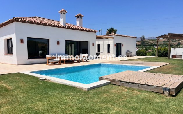 Vrijstaande villa - Bestaande woning - Estepona  - New Golden Mile
