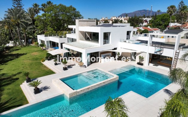 Vrijstaande villa - Bestaande woning - Estepona  - New Golden Mile