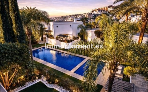 Vrijstaande villa - Bestaande woning - Estepona  - Selwo