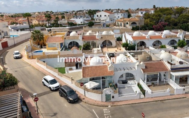 Vrijstaande villa - Bestaande woning - Orihuela Costa - Villamartín