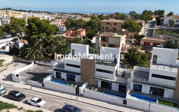 Vrijstaande villa - Bestaande woning - Orihuela - Villamartin