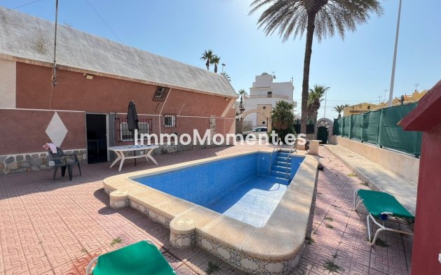 Vrijstaande villa - Bestaande woning - Torrevieja - RSO-95290