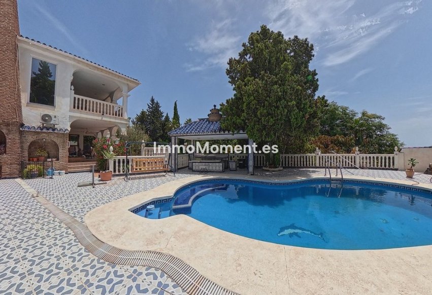 Wiederverkauf - Freistehende Villa - Benalmadena - Torremuelle