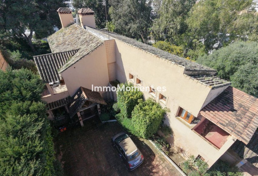 Wiederverkauf - Freistehende Villa - Estepona  - Atalaya