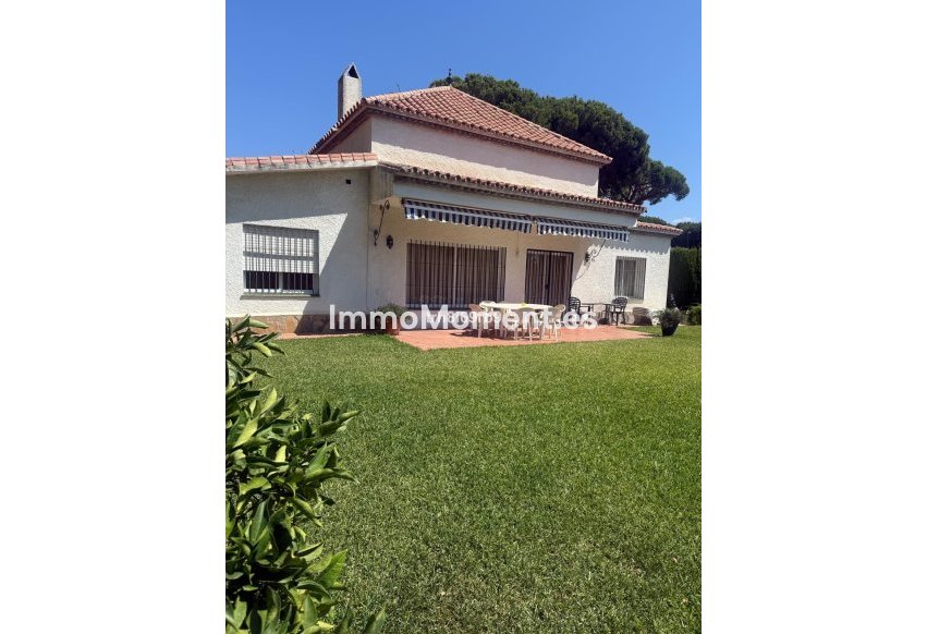 Wiederverkauf - Freistehende Villa - Estepona  - Benamara