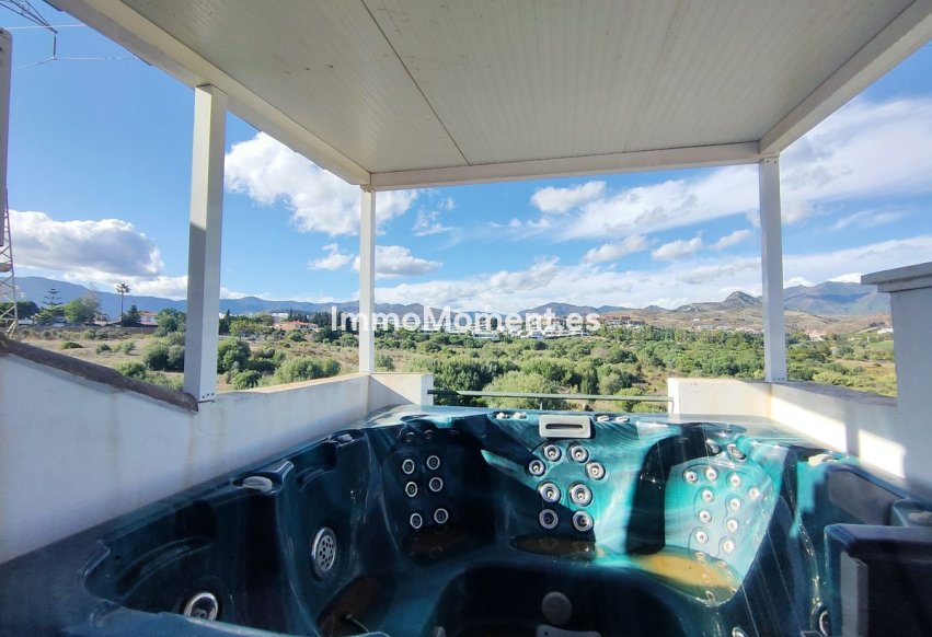 Wiederverkauf - Freistehende Villa - Estepona  - Cancelada