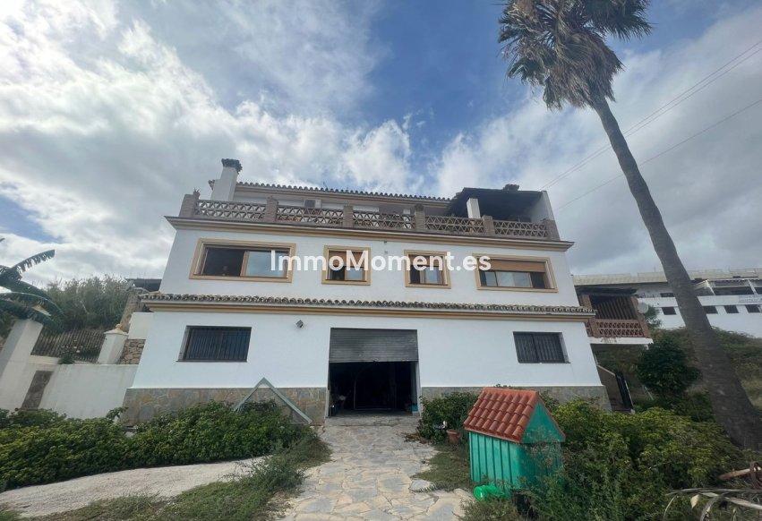 Wiederverkauf - Freistehende Villa - Estepona  - Cancelada
