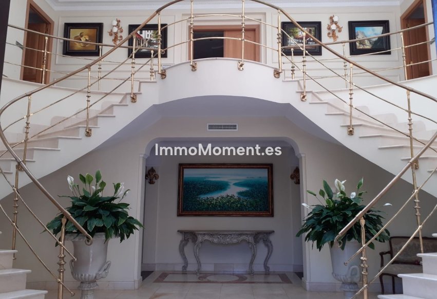 Wiederverkauf - Freistehende Villa - Estepona  - Estepona Centro