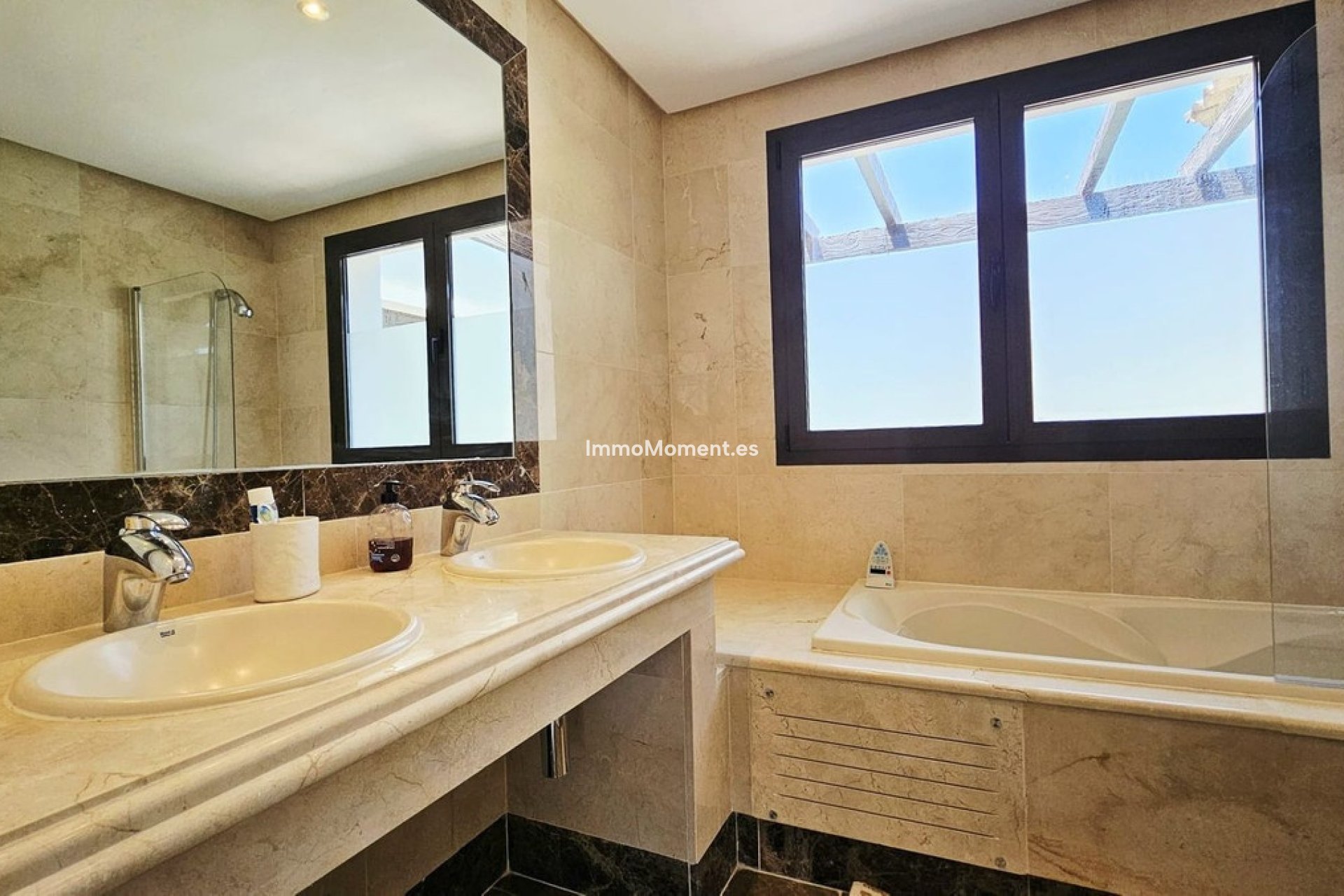 Wiederverkauf - Freistehende Villa - Estepona  - Estepona Centro