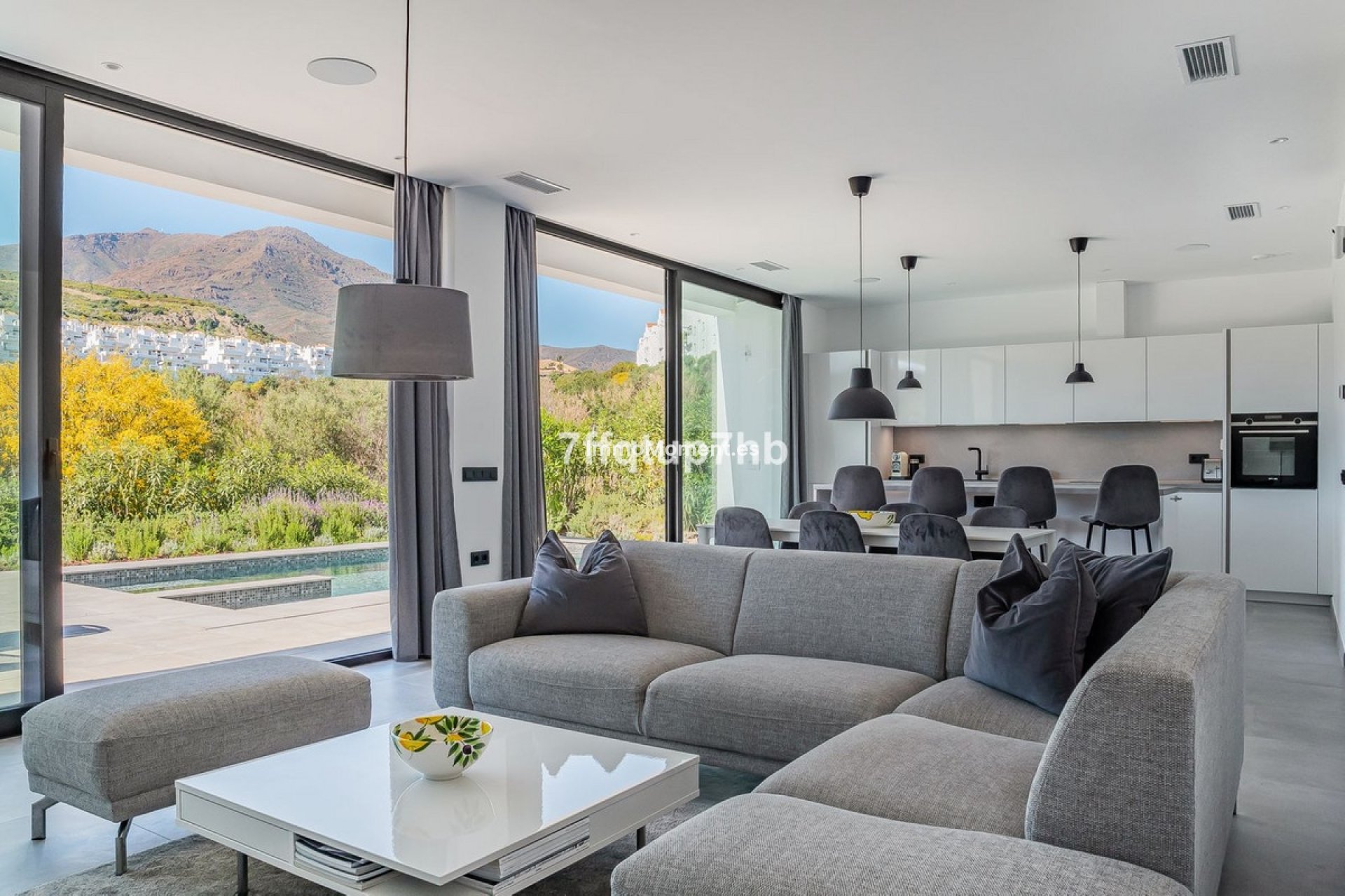 Wiederverkauf - Freistehende Villa - Estepona  - Estepona Centro
