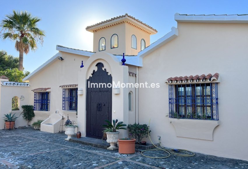 Wiederverkauf - Freistehende Villa - Estepona  - Estepona Centro
