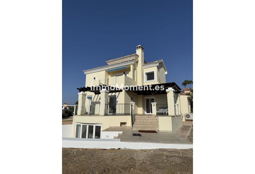 Wiederverkauf - Freistehende Villa - Estepona  - Estepona Centro