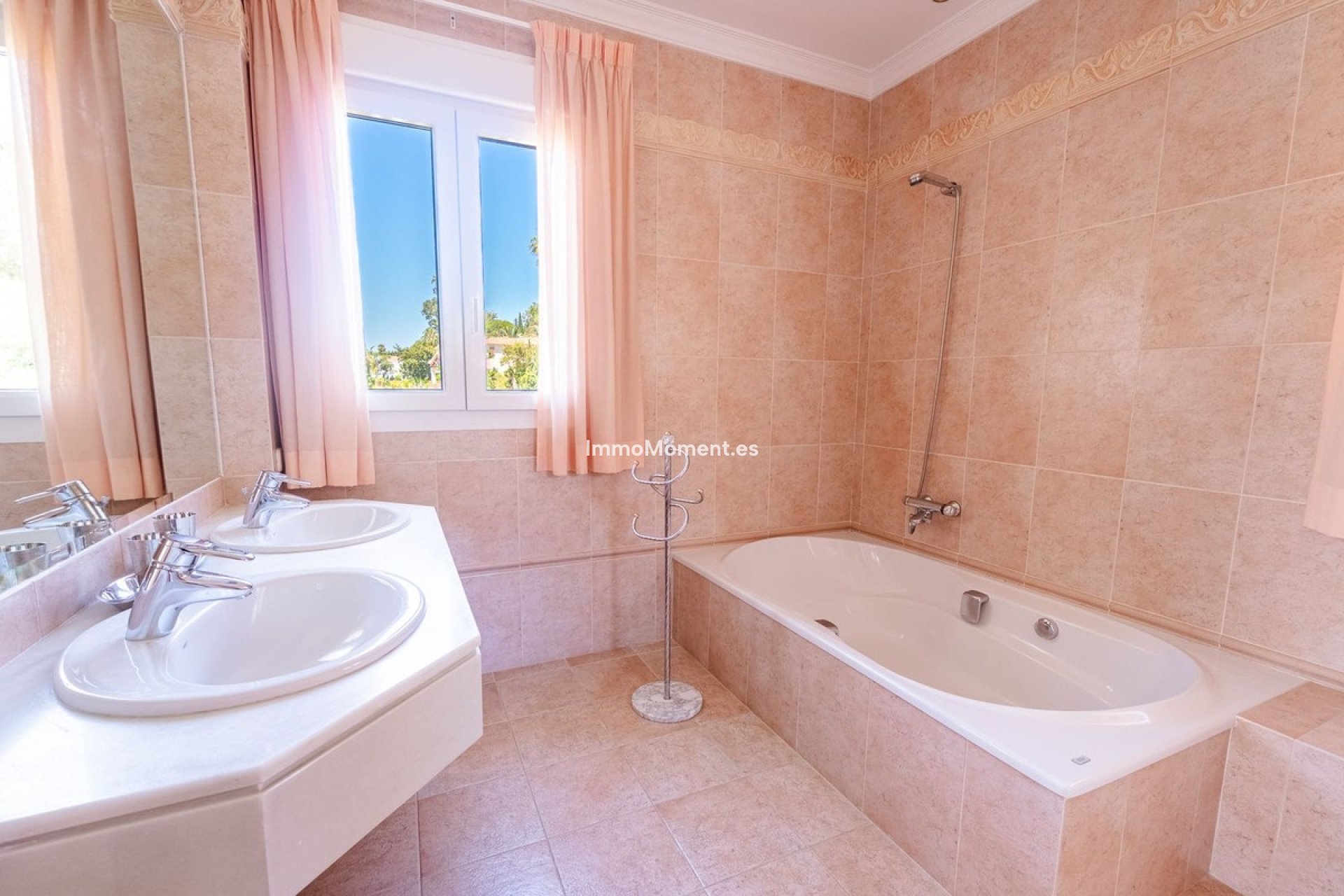 Wiederverkauf - Freistehende Villa - Estepona  - New Golden Mile