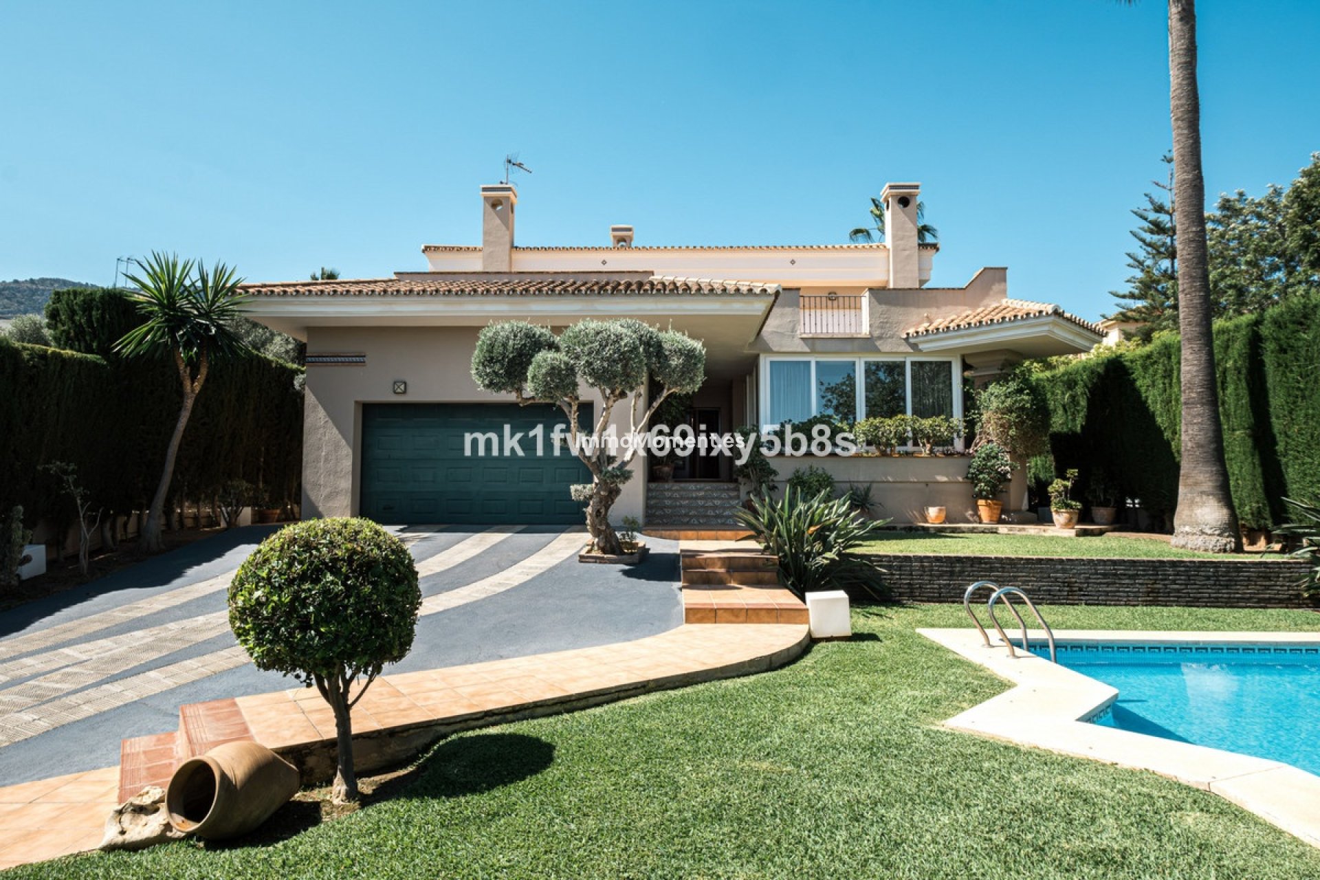 Wiederverkauf - Freistehende Villa -   Inländisch - Alhaurín de la Torre