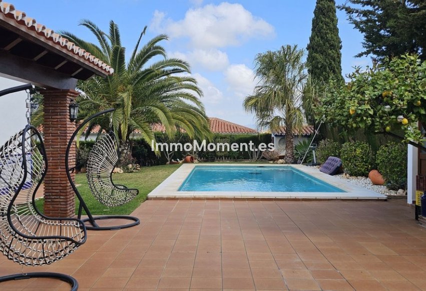 Wiederverkauf - Freistehende Villa -   Inländisch - Alhaurín de la Torre