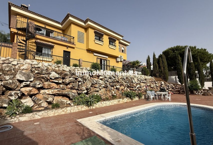 Wiederverkauf - Freistehende Villa -   Inländisch - Alhaurín de la Torre
