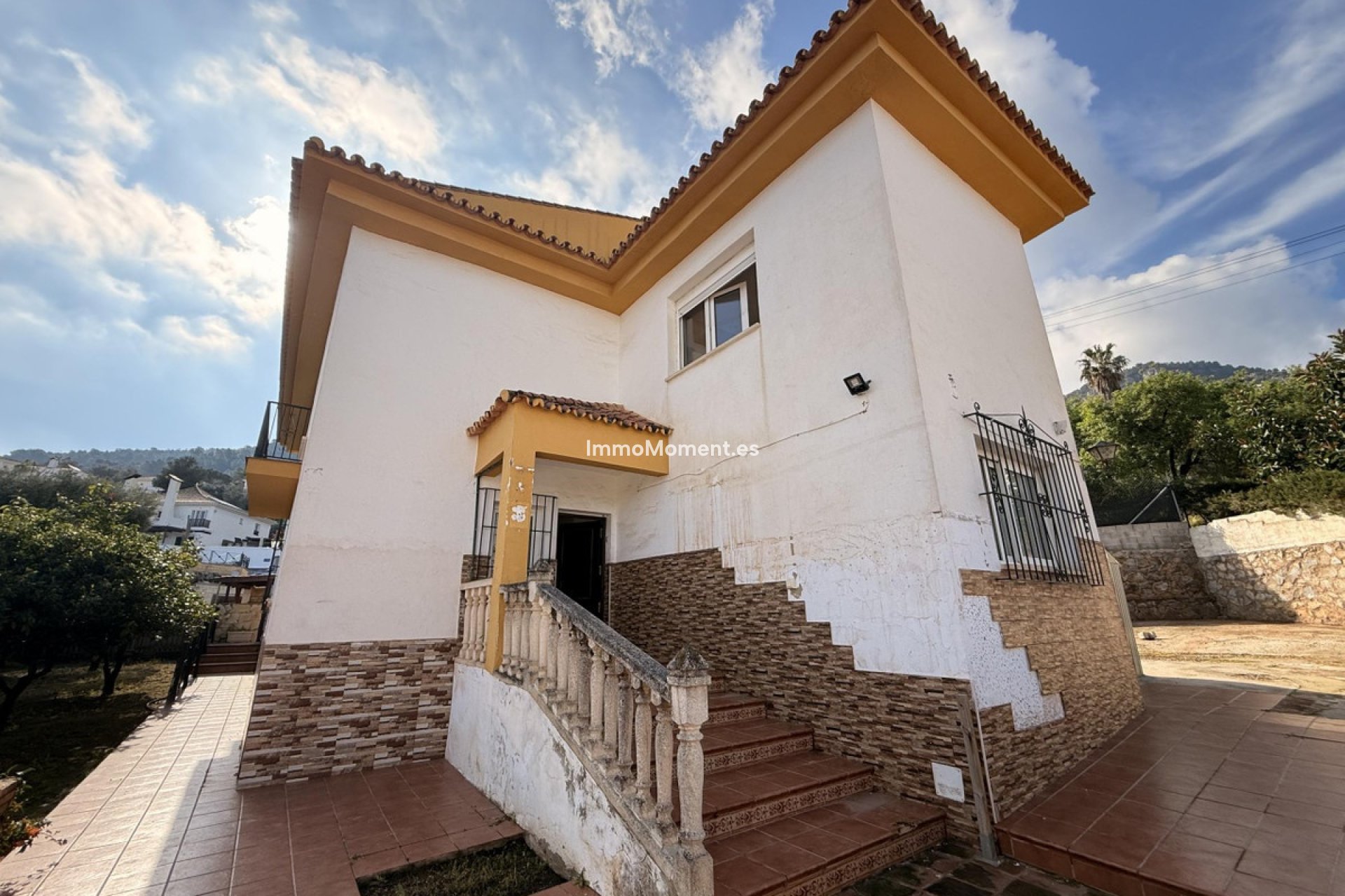 Wiederverkauf - Freistehende Villa -   Inländisch - Alhaurín de la Torre
