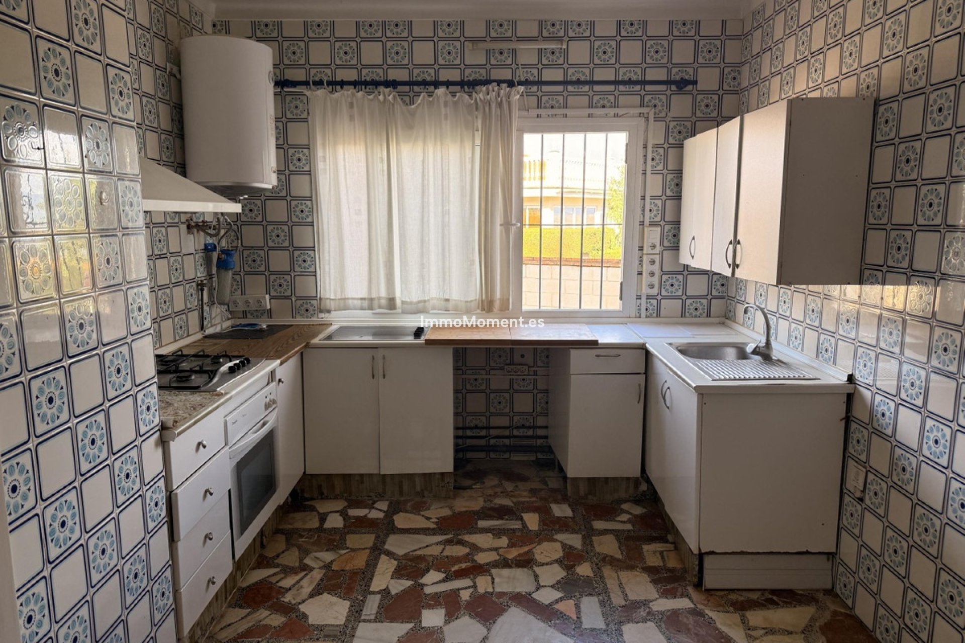 Wiederverkauf - Freistehende Villa -   Inländisch - Alhaurín de la Torre