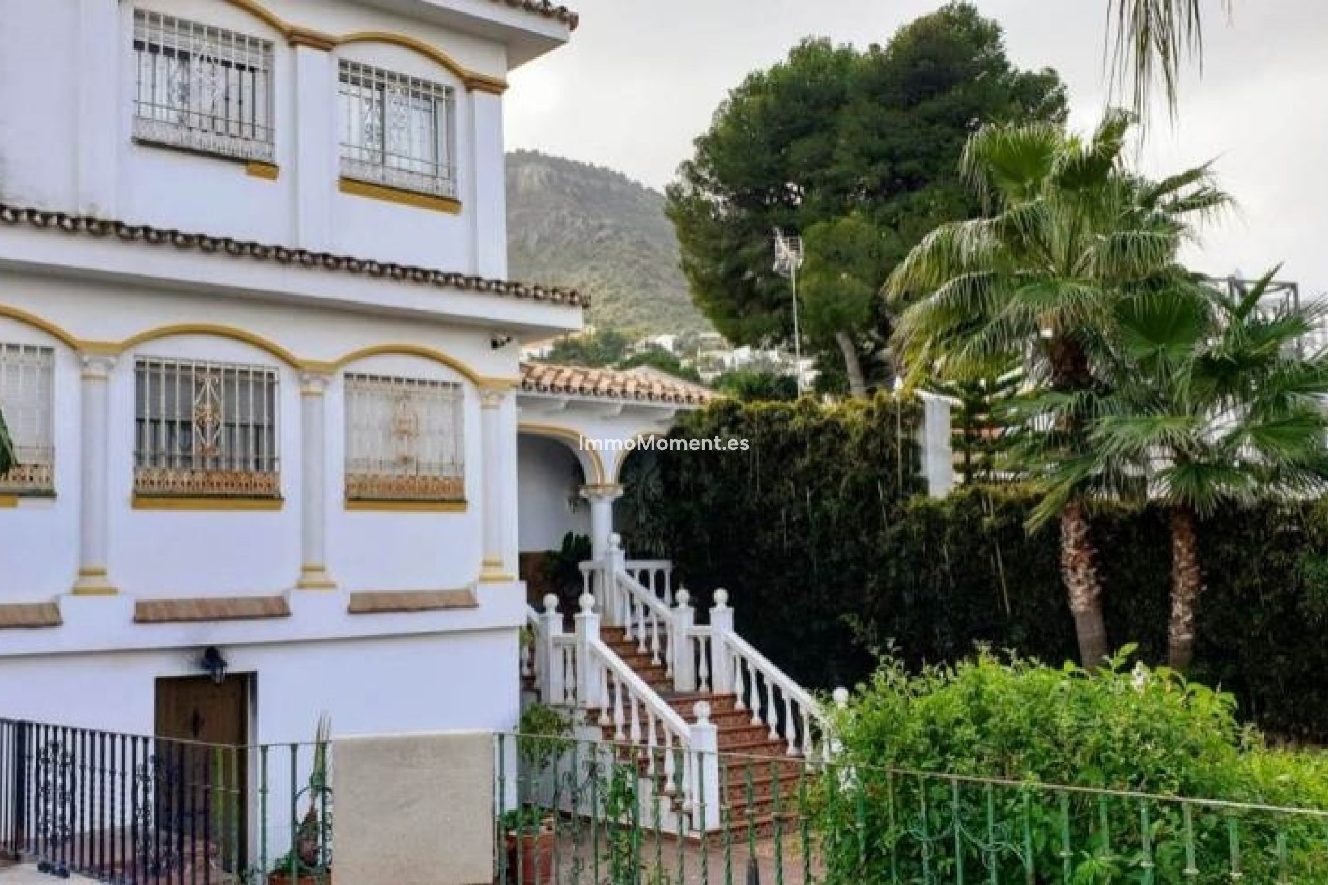 Wiederverkauf - Freistehende Villa -   Inländisch - Alhaurín de la Torre