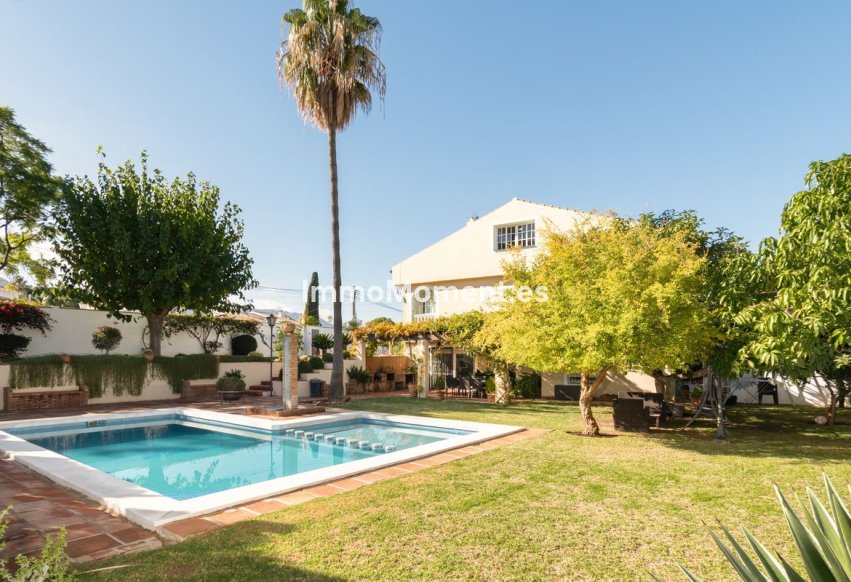 Wiederverkauf - Freistehende Villa -   Inländisch - Alhaurín de la Torre