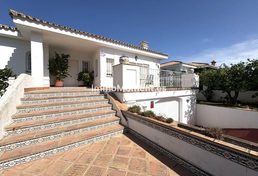 Wiederverkauf - Freistehende Villa -   Inländisch - Alhaurín de la Torre
