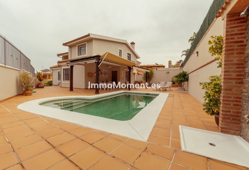 Wiederverkauf - Freistehende Villa -   Inländisch - Alhaurín de la Torre