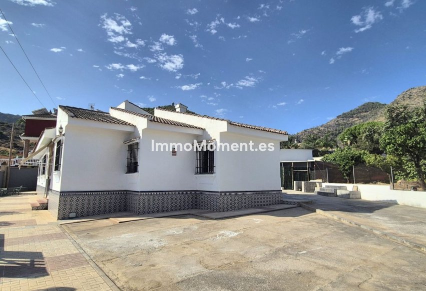 Wiederverkauf - Freistehende Villa -   Inländisch - Alhaurín de la Torre