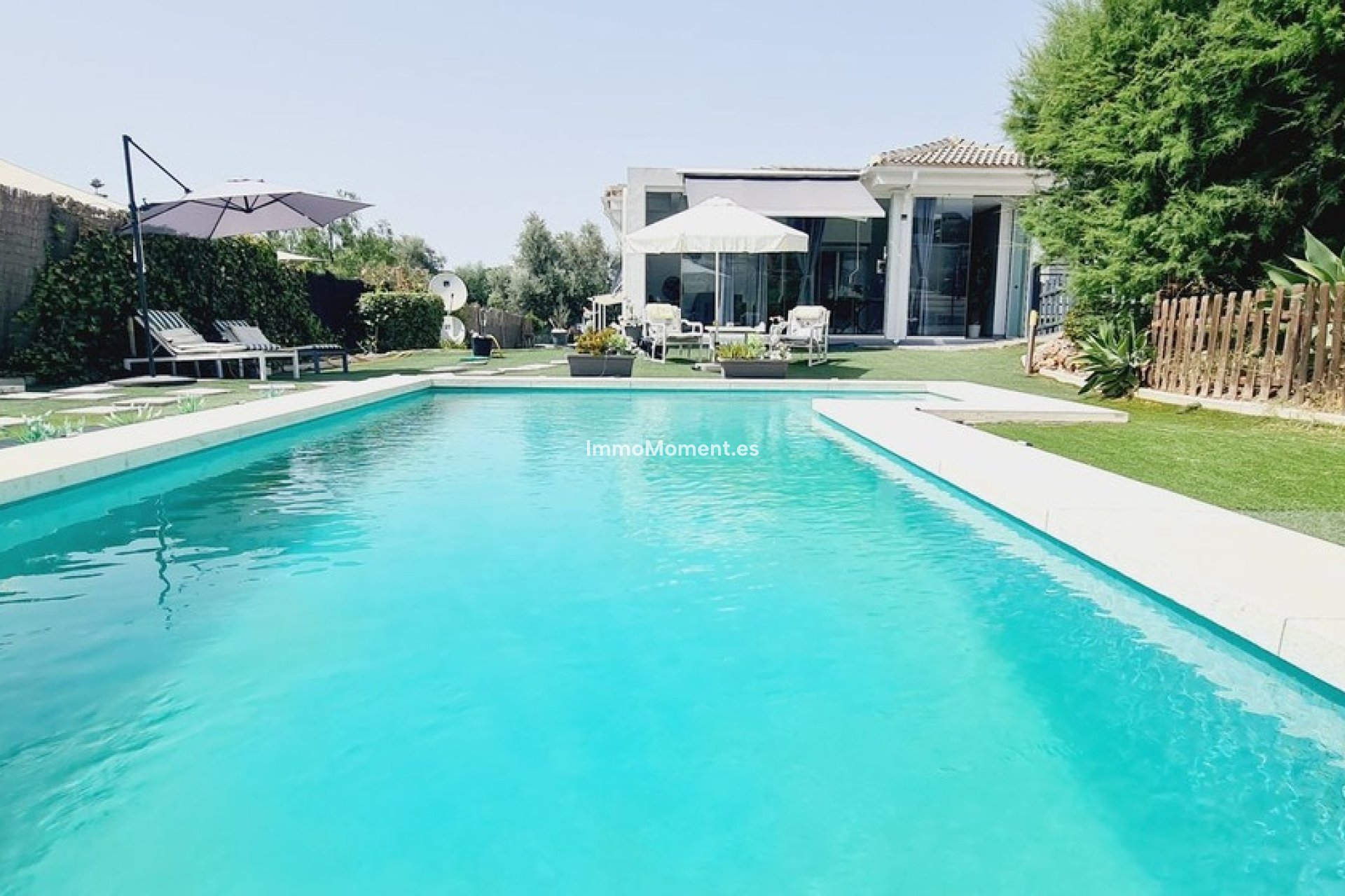Wiederverkauf - Freistehende Villa -   Inländisch - Alhaurín de la Torre
