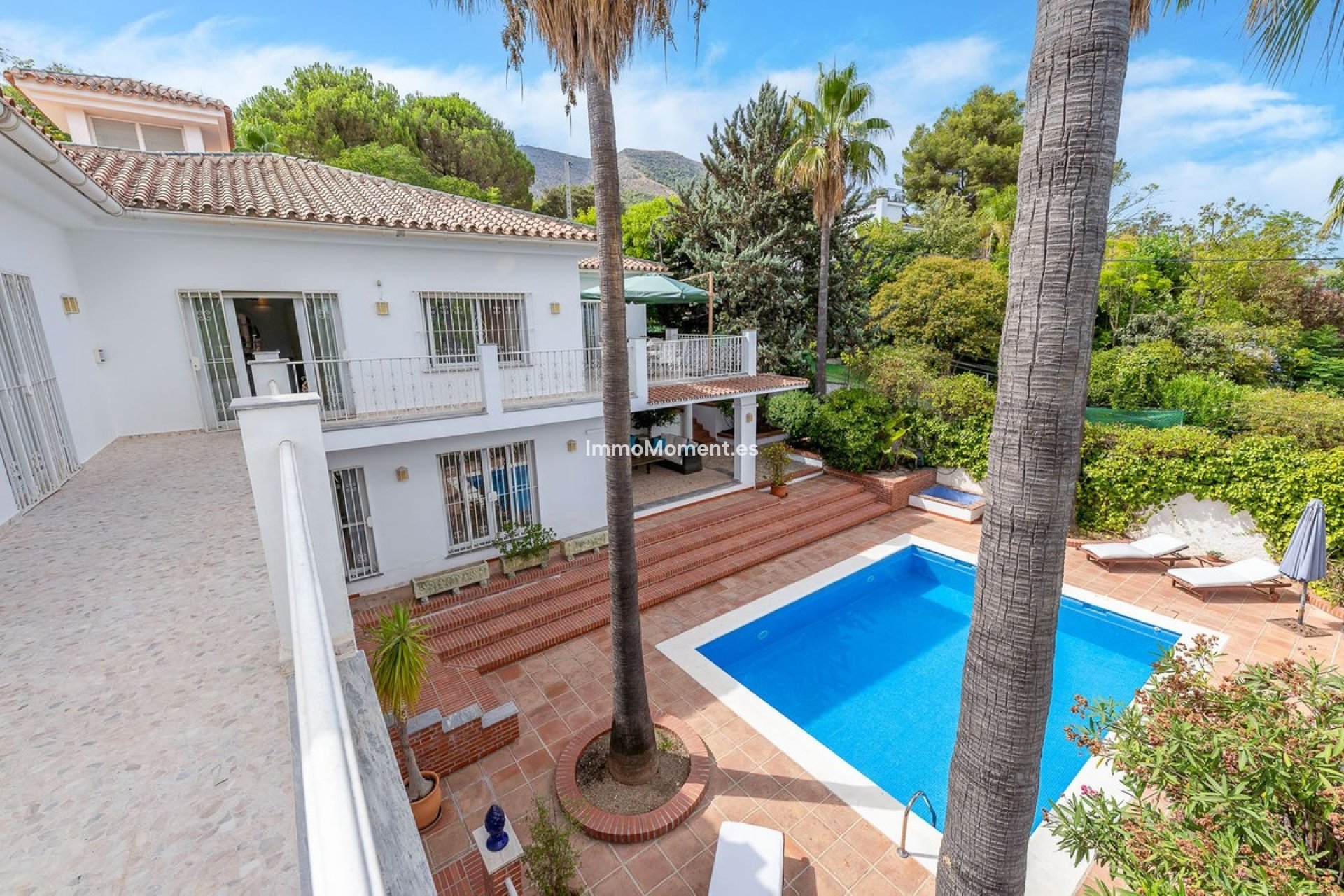 Wiederverkauf - Freistehende Villa -   Inländisch - Alhaurín el Grande Centro