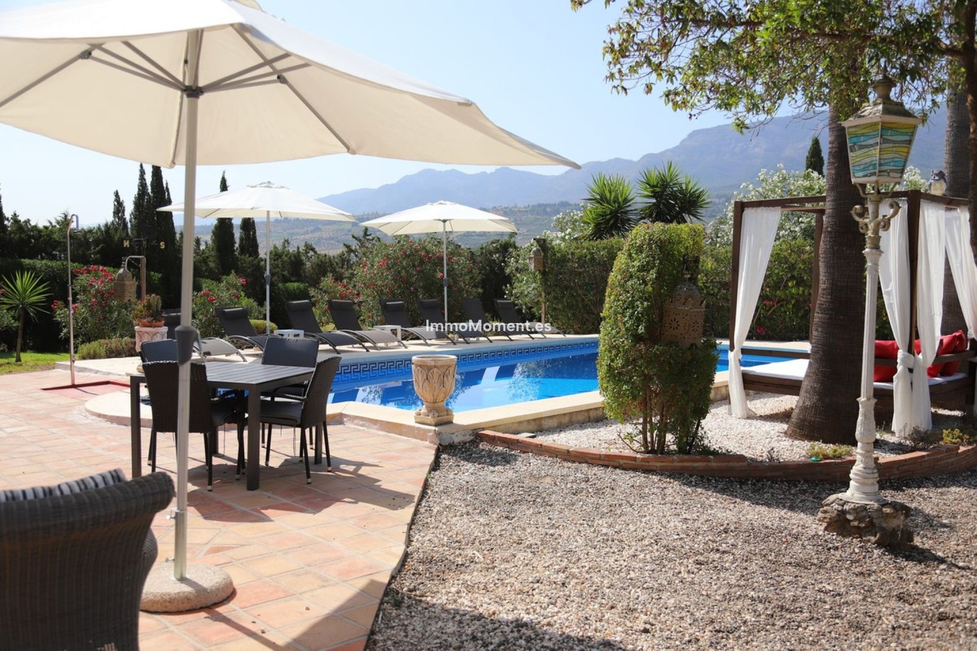 Wiederverkauf - Freistehende Villa -   Inländisch - Alhaurín el Grande Centro