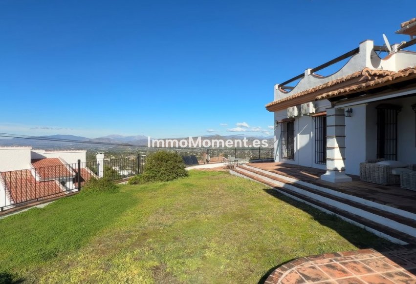 Wiederverkauf - Freistehende Villa -   Inländisch - Alhaurín el Grande Centro