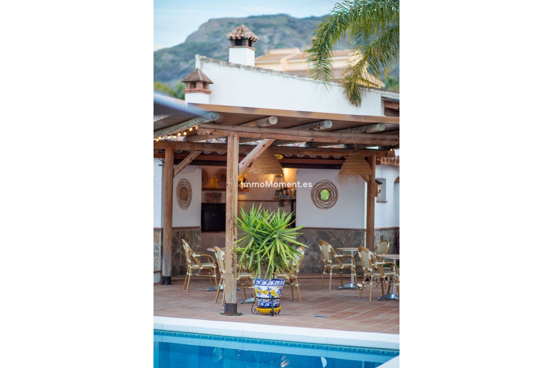 Wiederverkauf - Freistehende Villa -   Inländisch - Alhaurín el Grande Centro