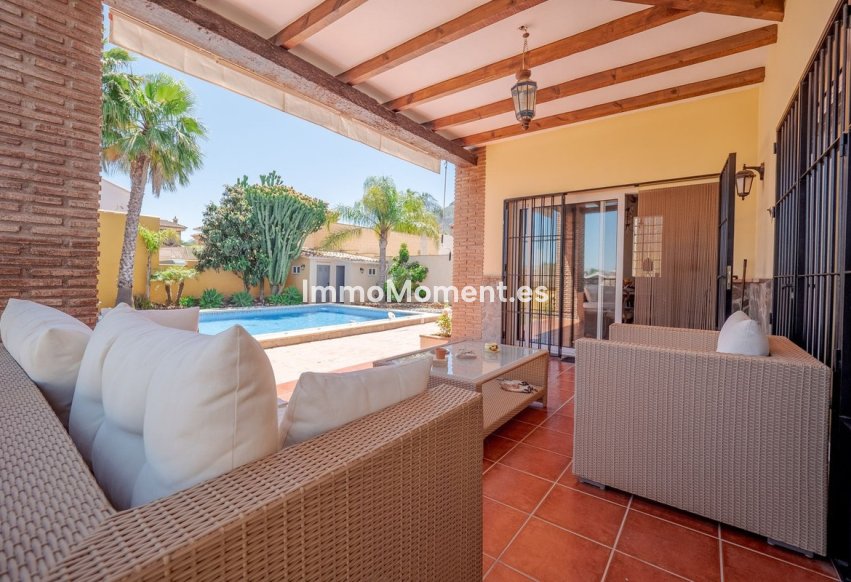 Wiederverkauf - Freistehende Villa -   Inländisch - Alhaurín el Grande Centro