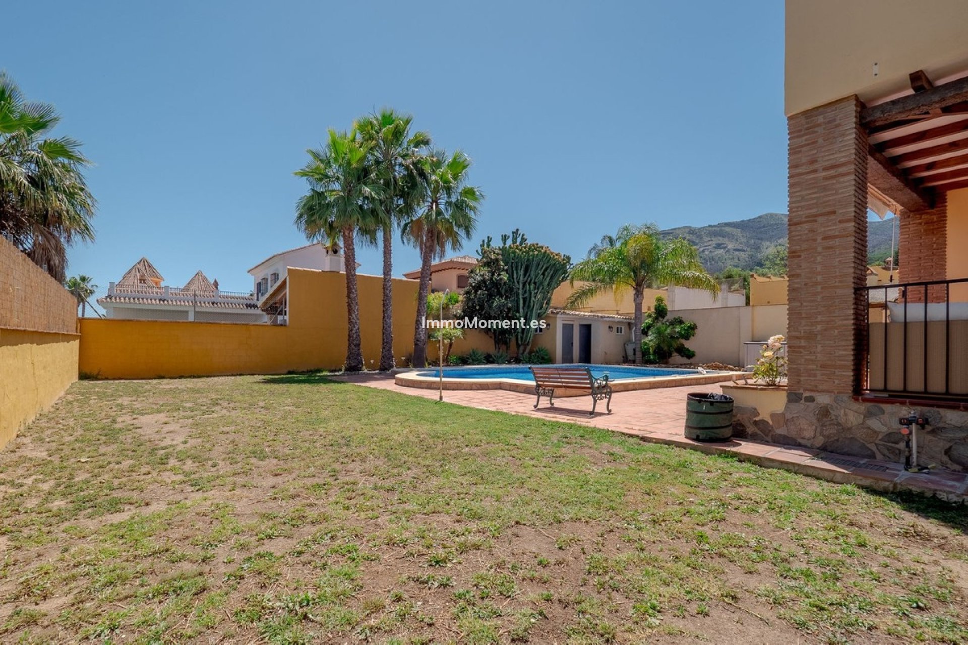 Wiederverkauf - Freistehende Villa -   Inländisch - Alhaurín el Grande Centro