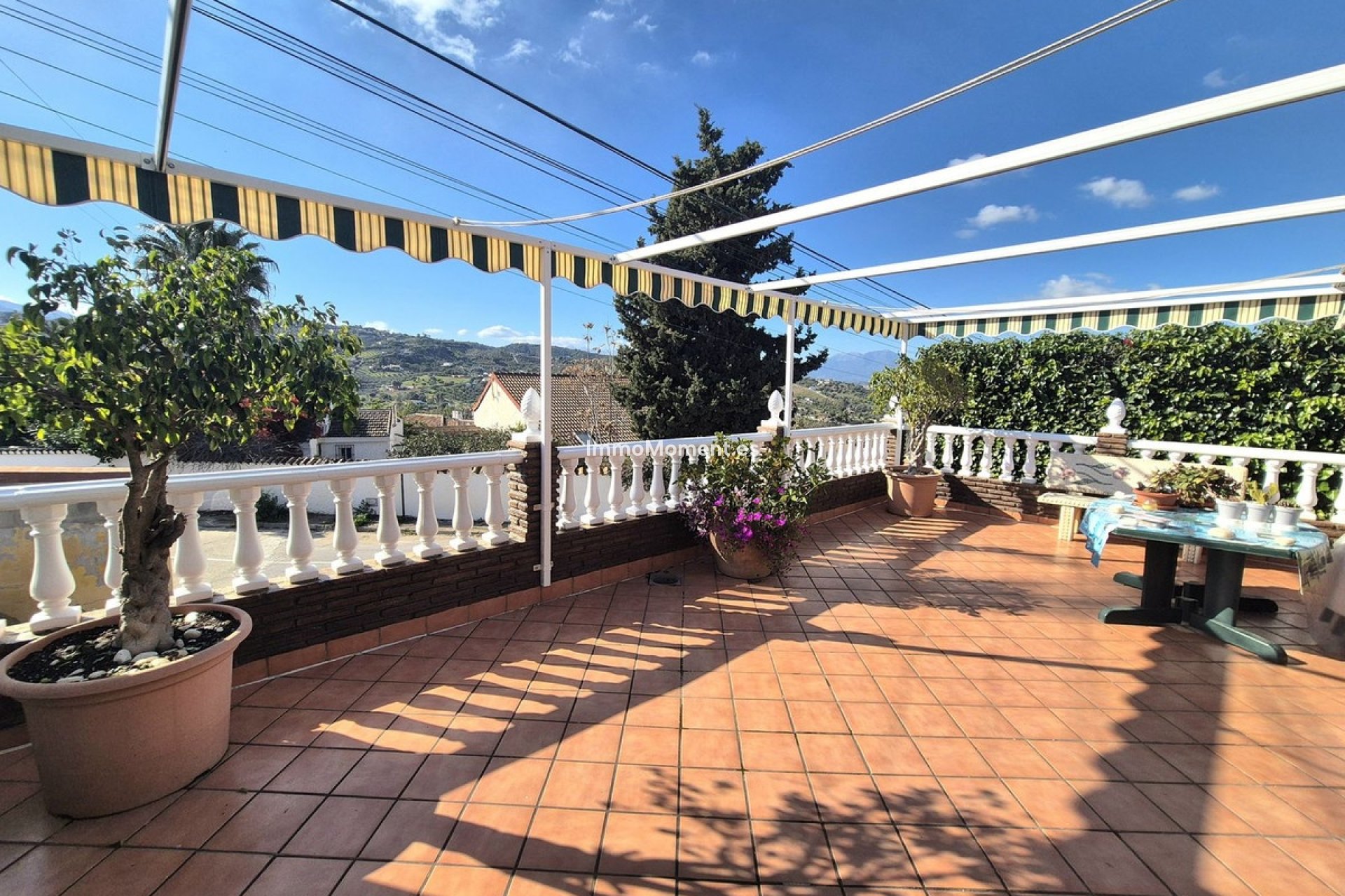 Wiederverkauf - Freistehende Villa -   Inländisch - Alhaurín el Grande Centro