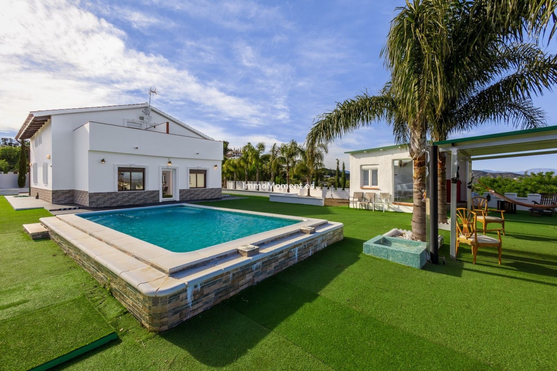 Wiederverkauf - Freistehende Villa -   Inländisch - Alhaurín el Grande Centro