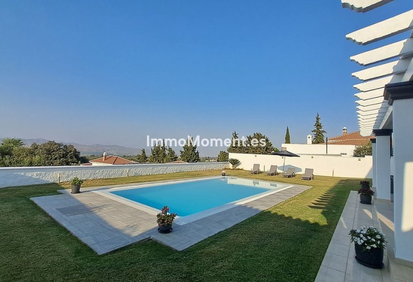 Wiederverkauf - Freistehende Villa -   Inländisch - Alhaurín el Grande Centro