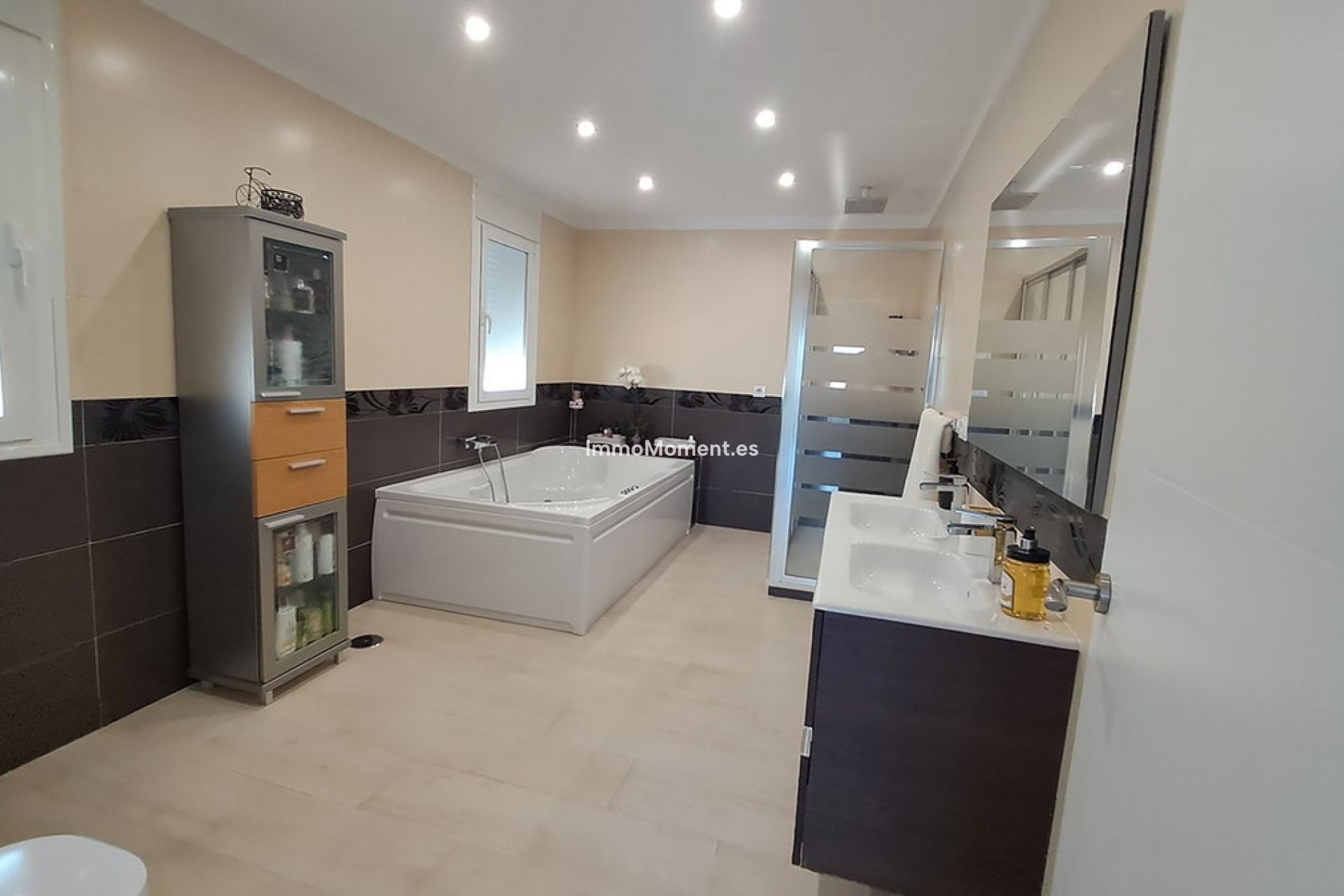 Wiederverkauf - Freistehende Villa -   Inländisch - Alhaurín el Grande Centro