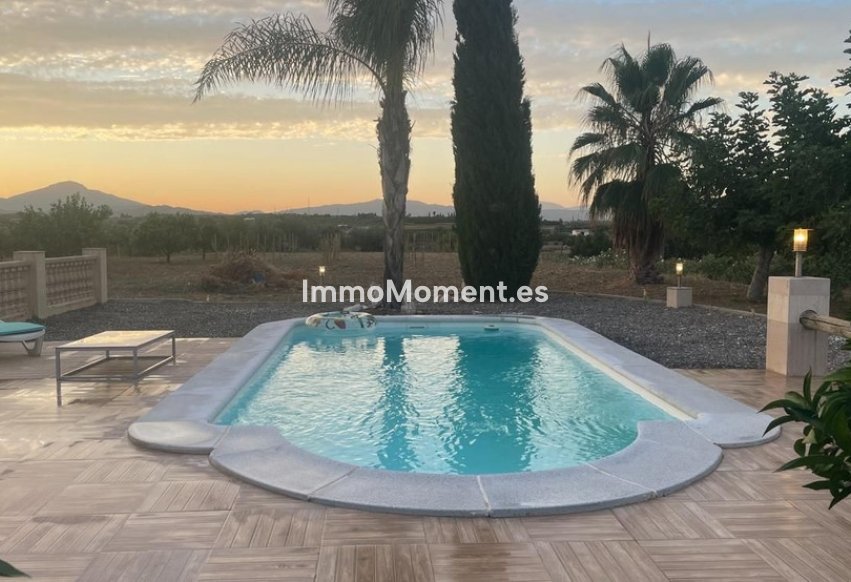 Wiederverkauf - Freistehende Villa -   Inländisch - Alhaurín el Grande Centro