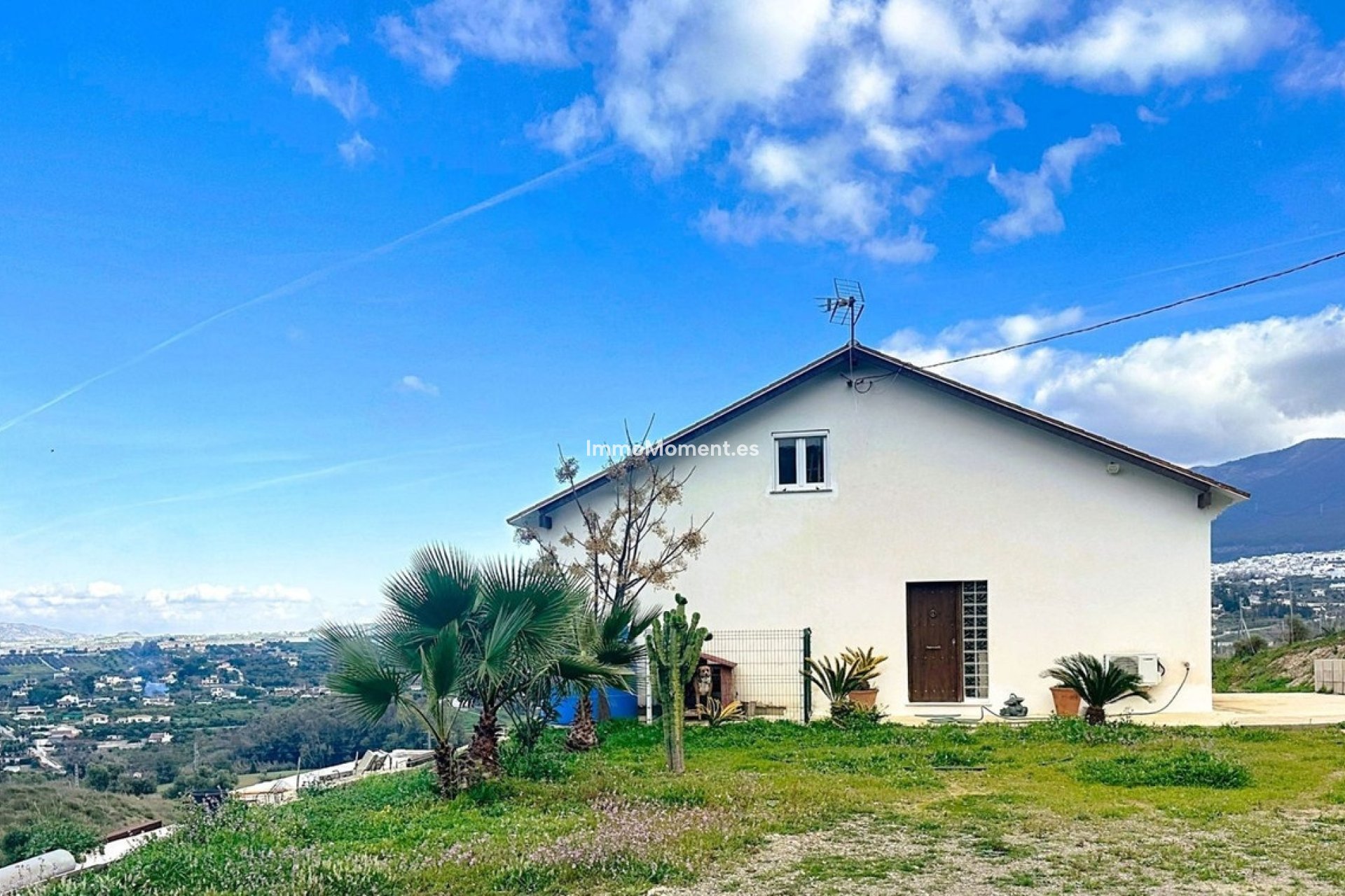 Wiederverkauf - Freistehende Villa -   Inländisch - Alhaurín el Grande Centro